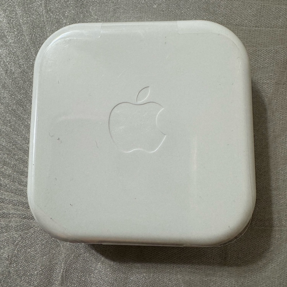Apple headphones lightning